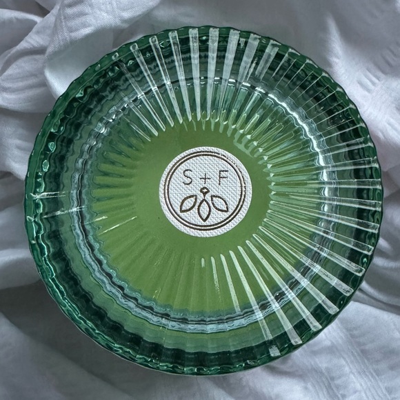 Sand + Fog and Hand Poured Newport Candle Rare Limited 9.5 oz Heavy Glass New - Picture 2 of 3